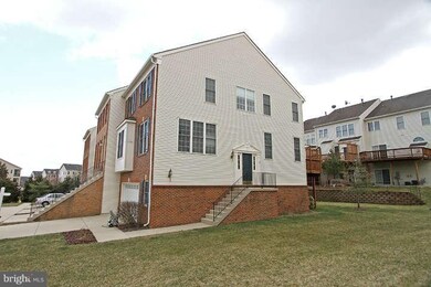 42947 Shelbourne Square, Chantilly, VA 20152 - photo 2