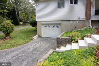 6006 Fairfield Ln, Sykesville, MD 21784 - photo 2