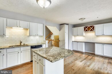 2716 Mapleview Ct, Odenton, MD 21113 - photo 7