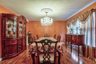 005_Dining Room