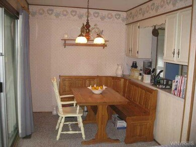 Kitchen Dining Great place for the family to all d