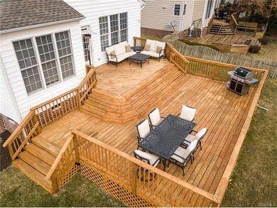 Lovely 2 tiered deck!!