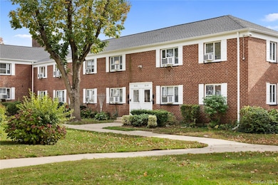 221-26 Manor Rd unit 116, Queens Village, NY 11427 - photo 4