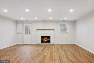 9575 Blake Park Ct, Fairfax, VA 22031 - photo 5