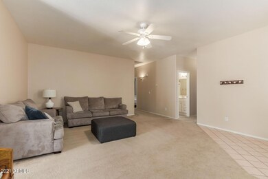 dk62lhsw-Family Room
