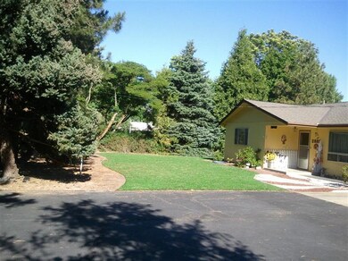 2885 Lapine Ave, Central Point, OR 97502 - photo 2