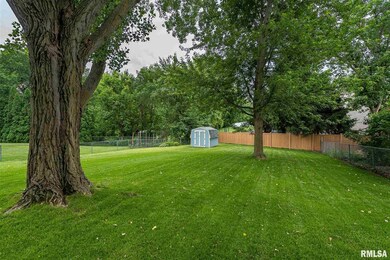 1117 W 57th St, Davenport, IA 52806 - photo 3