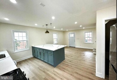 5742 Biscayne Dr, Alexandria, VA 22303 - photo 4