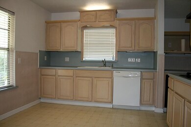 112 Melbourne St, Houston, TX 77022 - photo 5