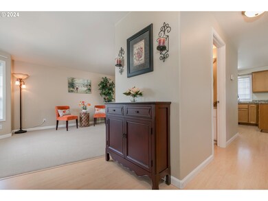 Living Room/Entrance
