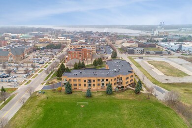 29 E 6th St, Holland, MI 49423-10