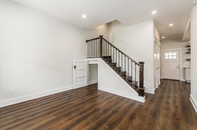 R - Gilbert St 032