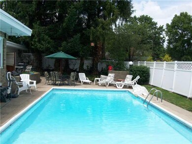 Swimming Pool/Hot Tub/Sauna.