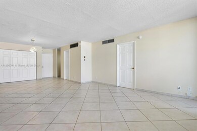 Aquasol unit 8R, Miami Beach, FL 33141 - photo 6