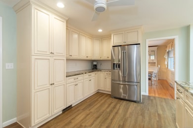 306 Hawthorne Ln, Orange, CT 06477 - photo 7