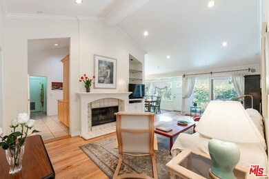 4912 Medina Dr, Woodland Hills, CA 91364 - photo 2