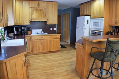 807 Challenger Memorial Dr, Woodville, OH 43469 - photo 7