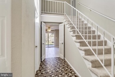 12413 Goldfinch Ct, Potomac, MD 20854 - photo 4