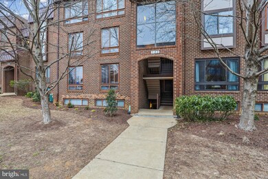 122 Roberts Ln unit 300, Alexandria, VA 22314 - photo 2