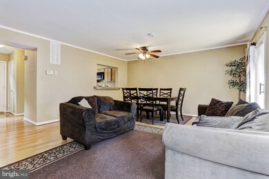11809 Summer Oak Dr, Germantown, MD 20874 - photo 2