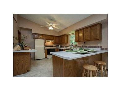 Kitchen. Large kitchen with breakfast bar and isla