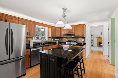 29 Greenwich Rd, Litchfield, NH 03052 - photo 4