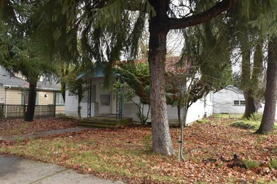 302 Broadway St, Rogue River, OR 97537 - photo 2