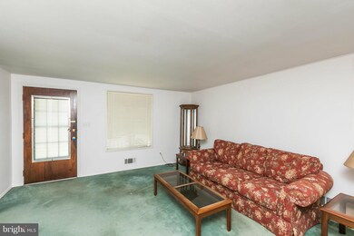 1044 Foxwood Ln, Essex, MD 21221 - photo 5