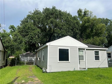 front with driveway & back yard access
