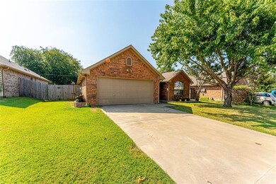 703 Oakmont Dr, Ennis, TX 75119 - photo 7