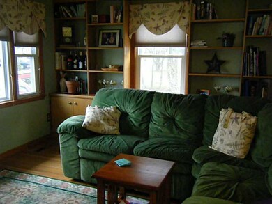 25 Randall St, Greenville, RI 02828 - photo 7