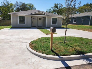 604 E 3rd St unit 2, Bonham, TX 75418 - photo 4