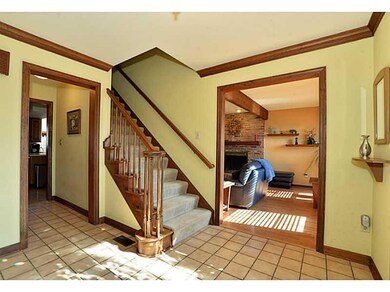 Entry/Foyer.