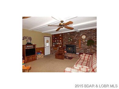 Family room wfireplace insert
