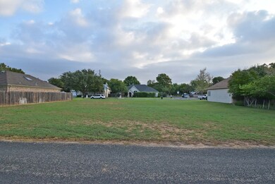611 W Hackberry St unit 27, Fredericksburg, TX 78624 - photo 2