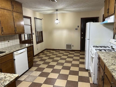 1530 Oleander Ln SW, Lilburn, GA 30047 - photo 3