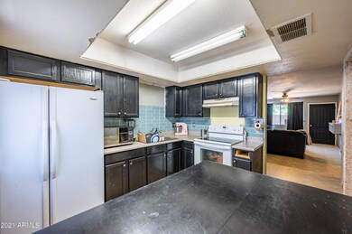 1059 N Wedgewood Dr, Mesa, AZ 85203 - photo 4