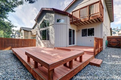 CUSTOM TREX DECK W/BUILT IN BENCHES