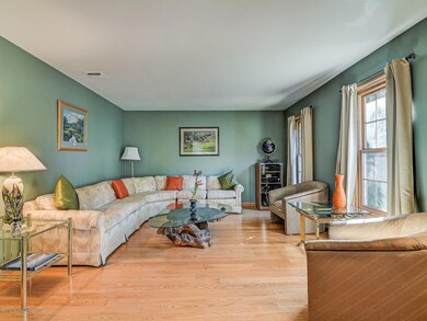 004_Living Room