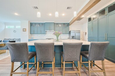 1413 Whispering Pines Dr unit 5, Houston, TX 77055 - photo 3