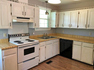 Kitchen - stove, dishwasher, refrigerator all rema