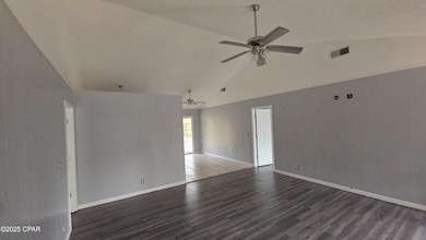 632 Carver Cir, Alford, FL 32420 - photo 4