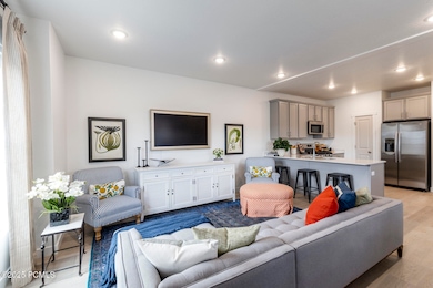 004_004_44_scenic_heights_road-4_377_551