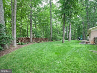 12118 Stirrup Rd, Reston, VA 20191 - photo 4