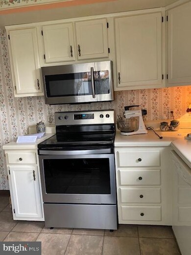 74-6 Holly Dr unit 6, Reading, PA 19606 - photo 2