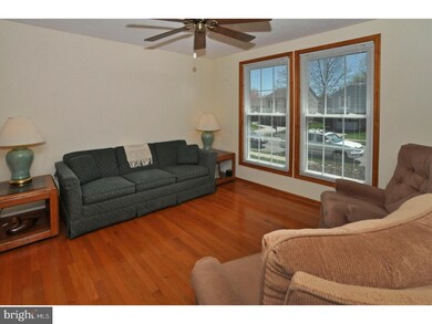 125 Penns Grant Dr, Morrisville, PA 19067 - photo 2