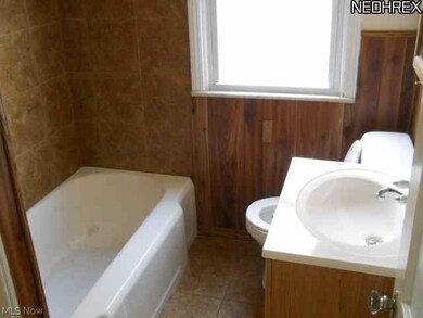 5223 Arch St, Maple Heights, OH 44137 - photo 4