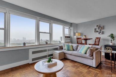 Briar Oaks unit 1208, Bronx, NY 10471 - photo 4