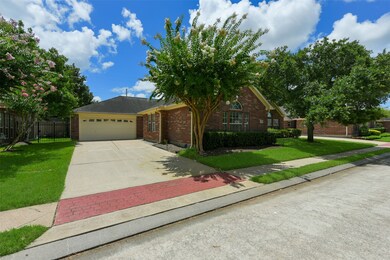 319 Parkwood Village Dr, Friendswood, TX 77546 - photo 2