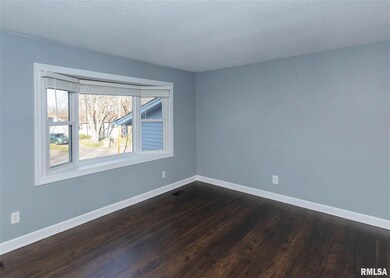 723 W 58th St, Davenport, IA 52806 - photo 2